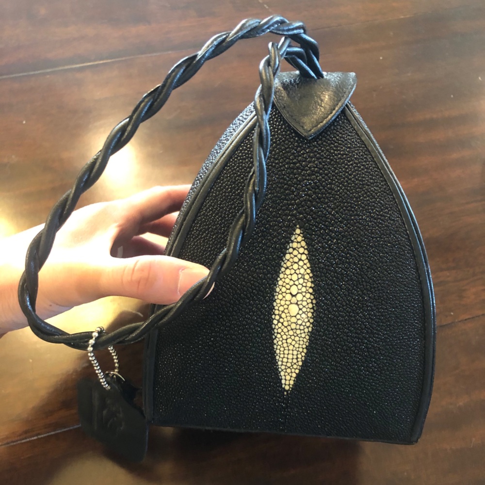 Mint condition Ray Immortal Stingray Leather Purse